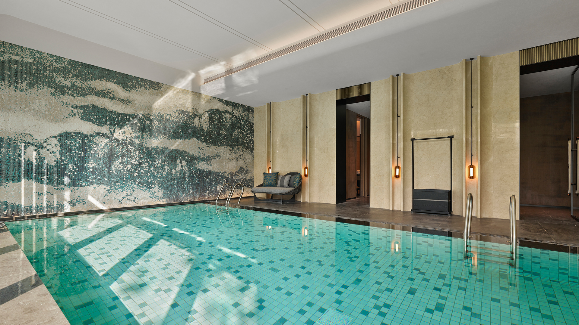 BTCNYL-SPA Weightless Pool